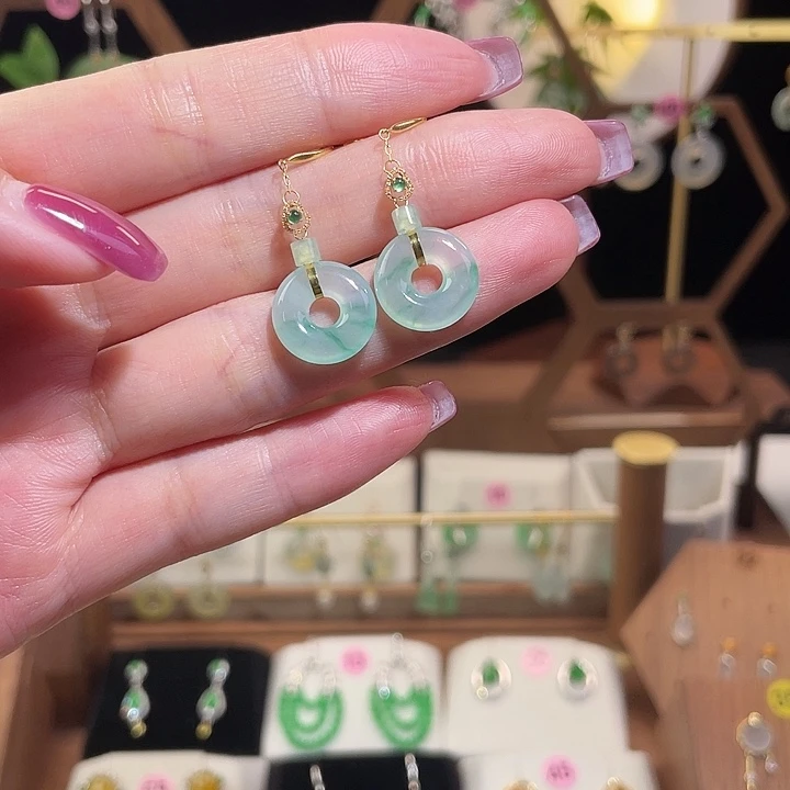 翡翠18K金镶嵌耳饰