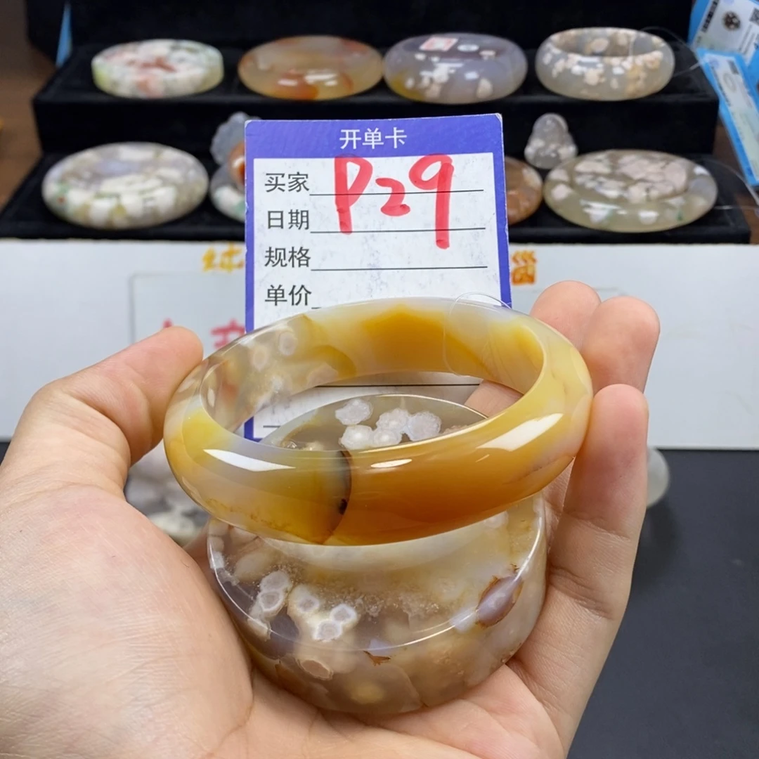苦***5未镶嵌手镯石英质玉