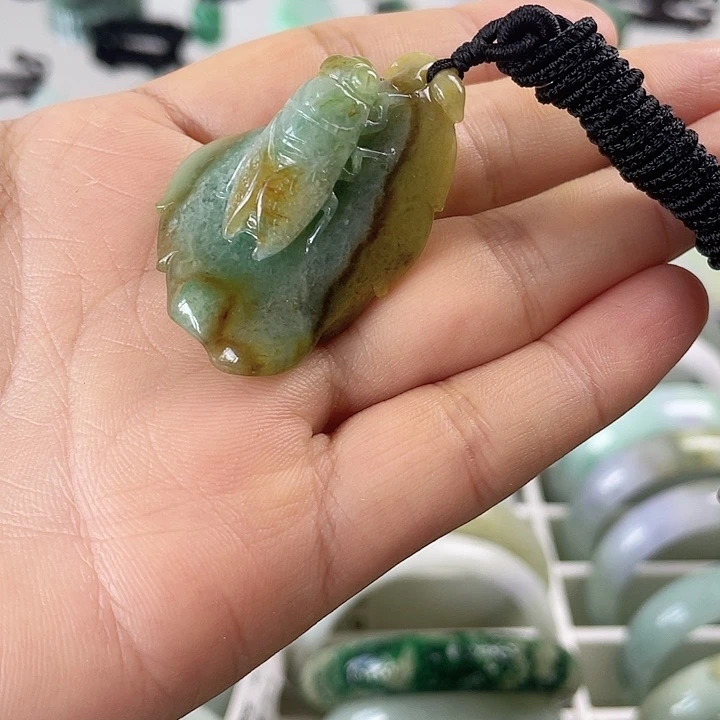 颈饰未镶嵌翡翠一鸣惊人蝉