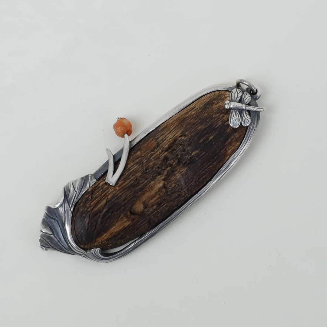 文莱沉水级沉香设计款荷花吊坠J074