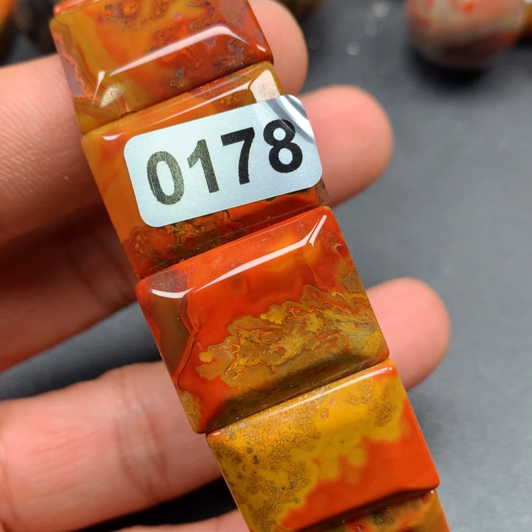 未镶嵌颈饰玛瑙/玉髓家***虎