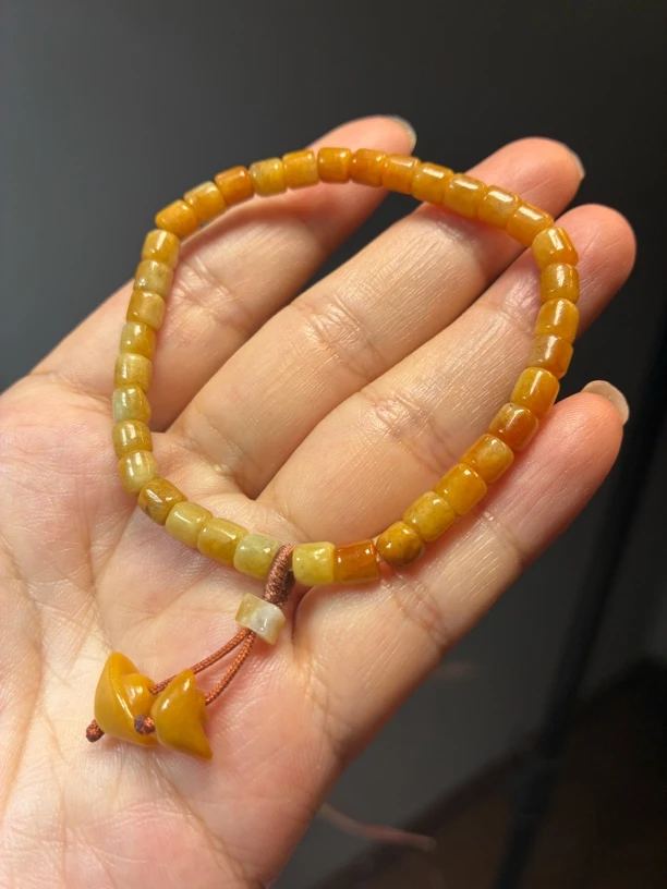 天然翡翠鸡油黄小桶珠直径卡5➕配元宝原创设计清仓买断不退