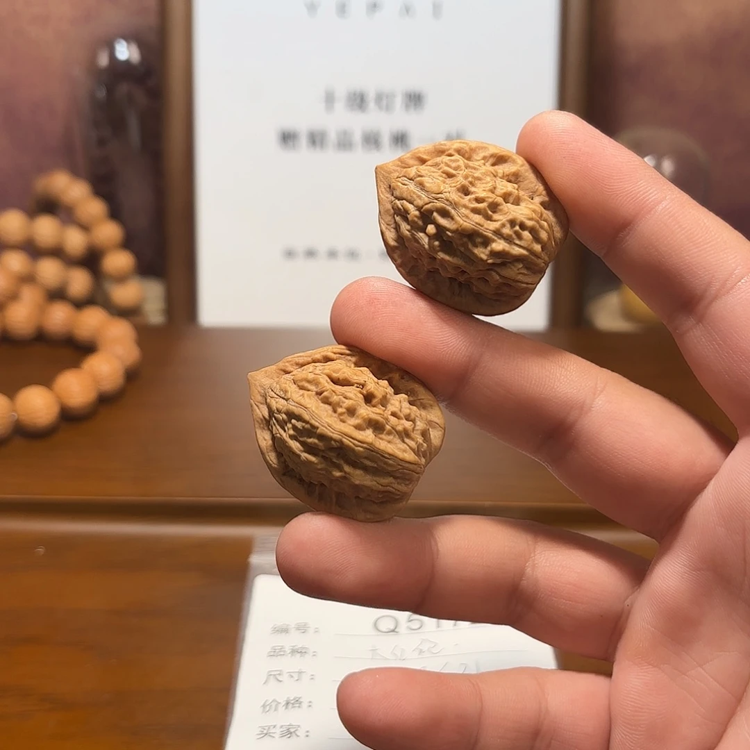 文玩核桃吊坠大红袍