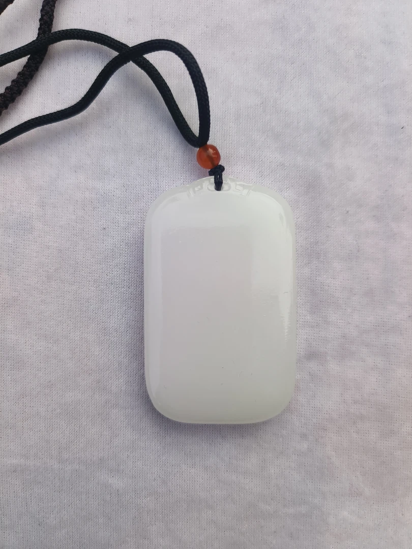 四六白玉挂件色泽鲜艳