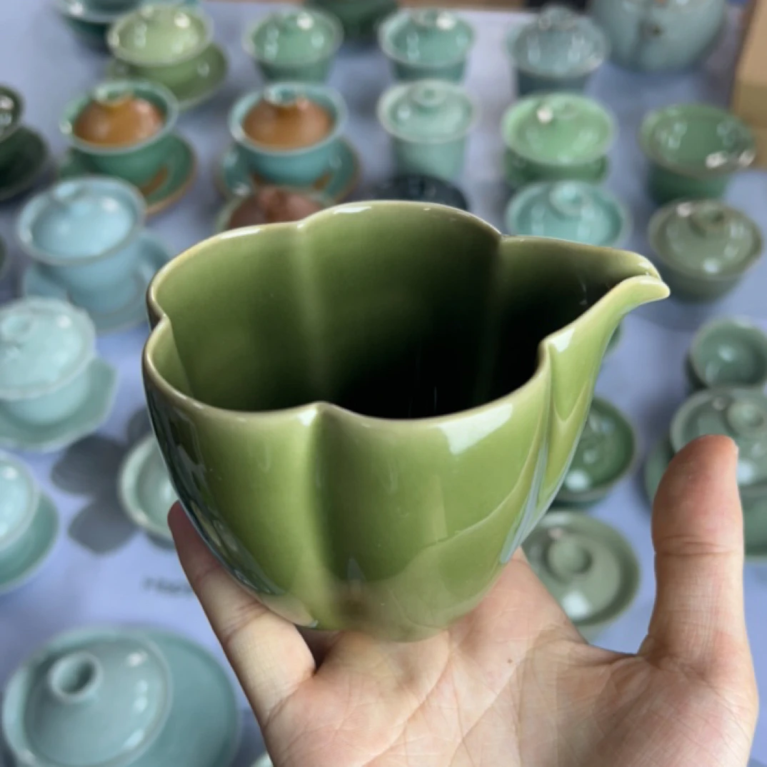云间青瓷 密色花口公道杯