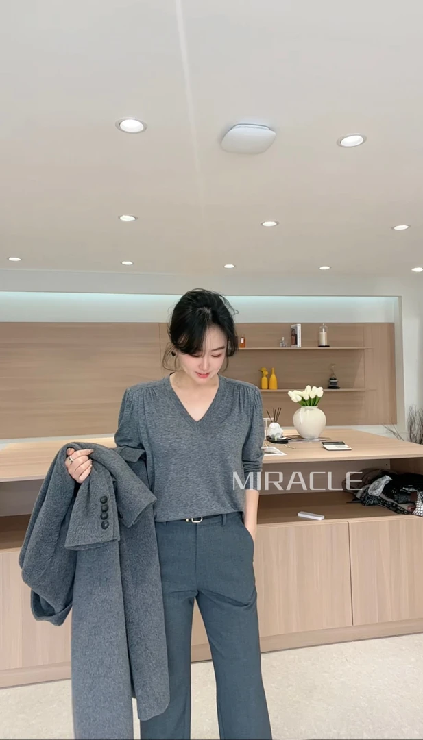 新款泡泡袖长袖轻奢时尚打底上衣