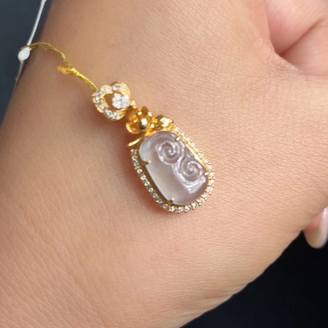 翡翠18K金镶嵌颈饰