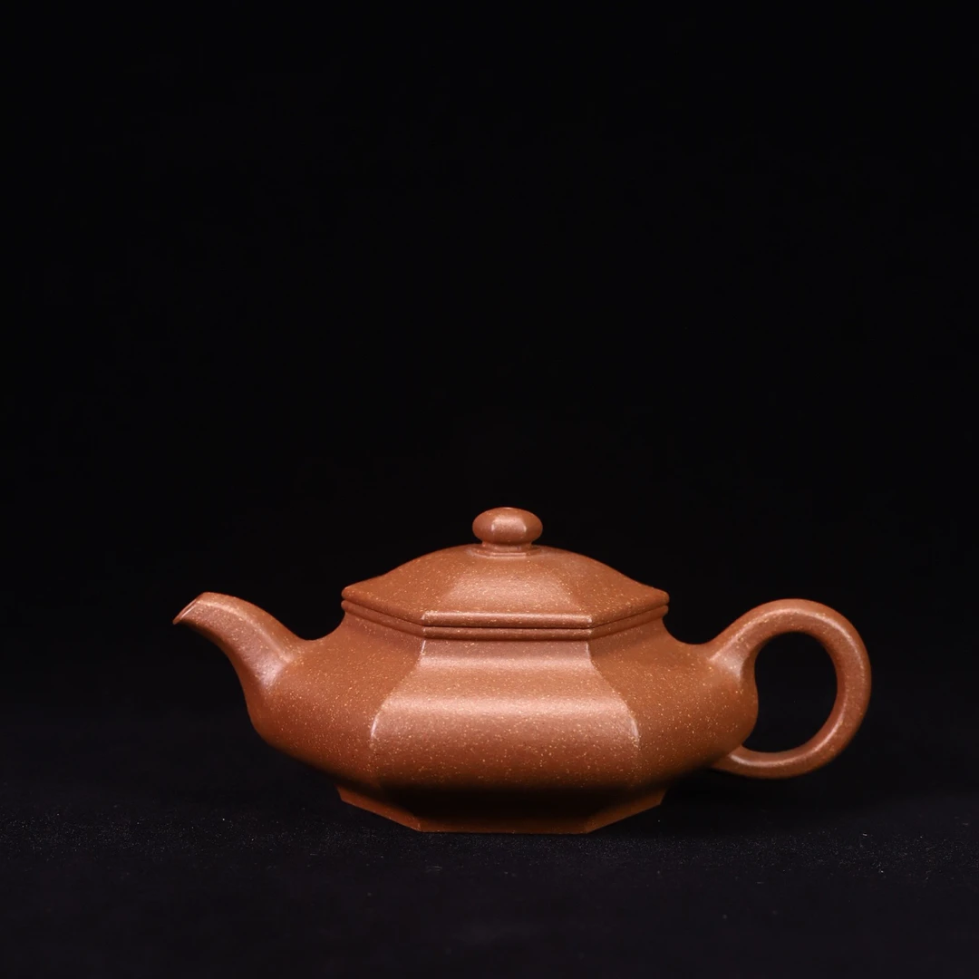 六方虚扁，紫砂壶实力派方器名家，国工钱卫，原矿降坡泥，容量200cc，