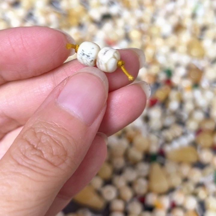 裸石蜜蜡未镶嵌7.1mm一对