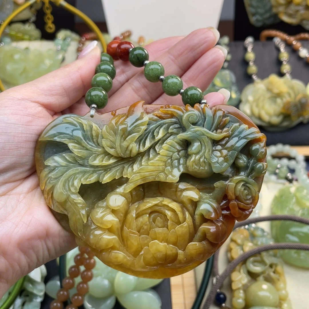 蛇纹石玉颈饰未镶嵌