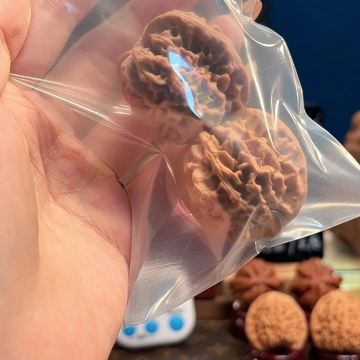 小***学文玩核桃吊坠毕业秦闷