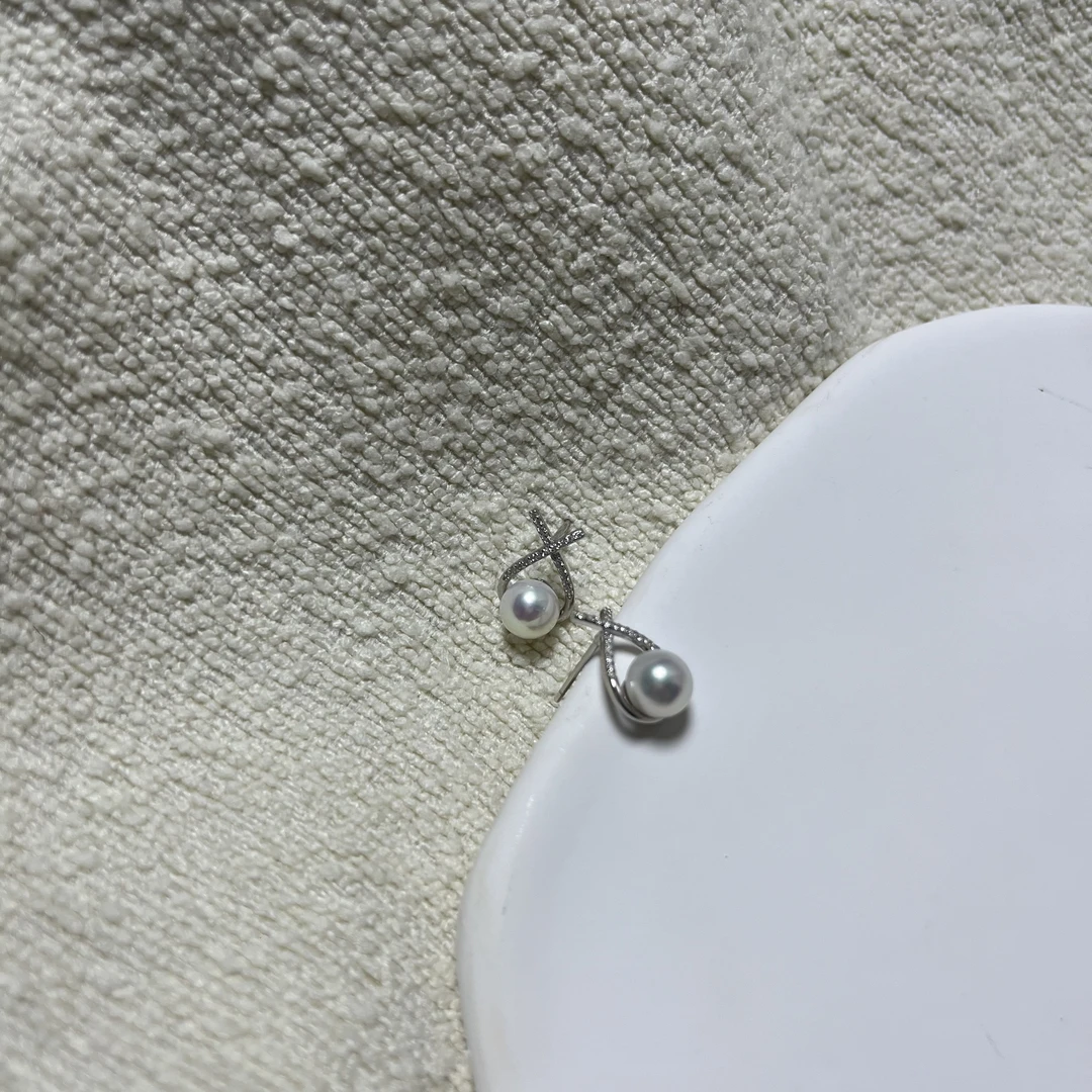 比心交叉款耳钉淡水珍珠