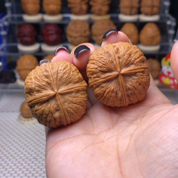 文玩核桃把件39号状元红四楞35尺