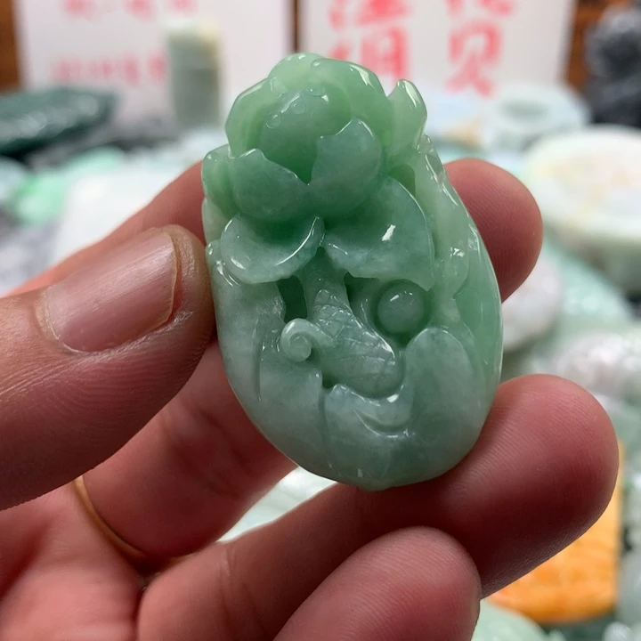 翡翠未镶嵌颈饰保真天然a货翡翠