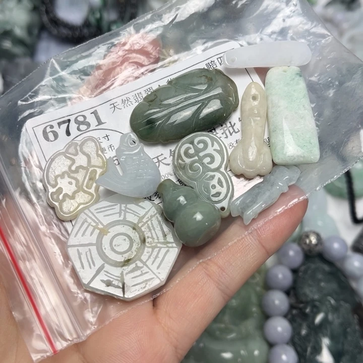 翡翠未镶嵌吊坠(不含链)6781