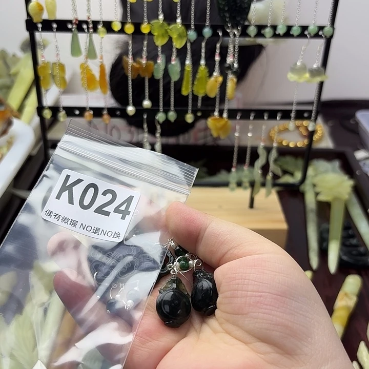 丫***丫蛇纹石玉合金发饰