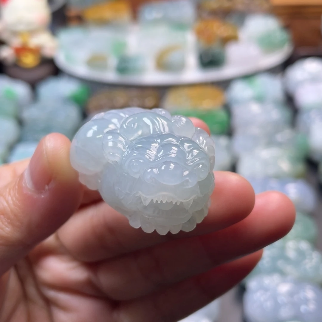 翡翠未镶嵌颈饰貔貅