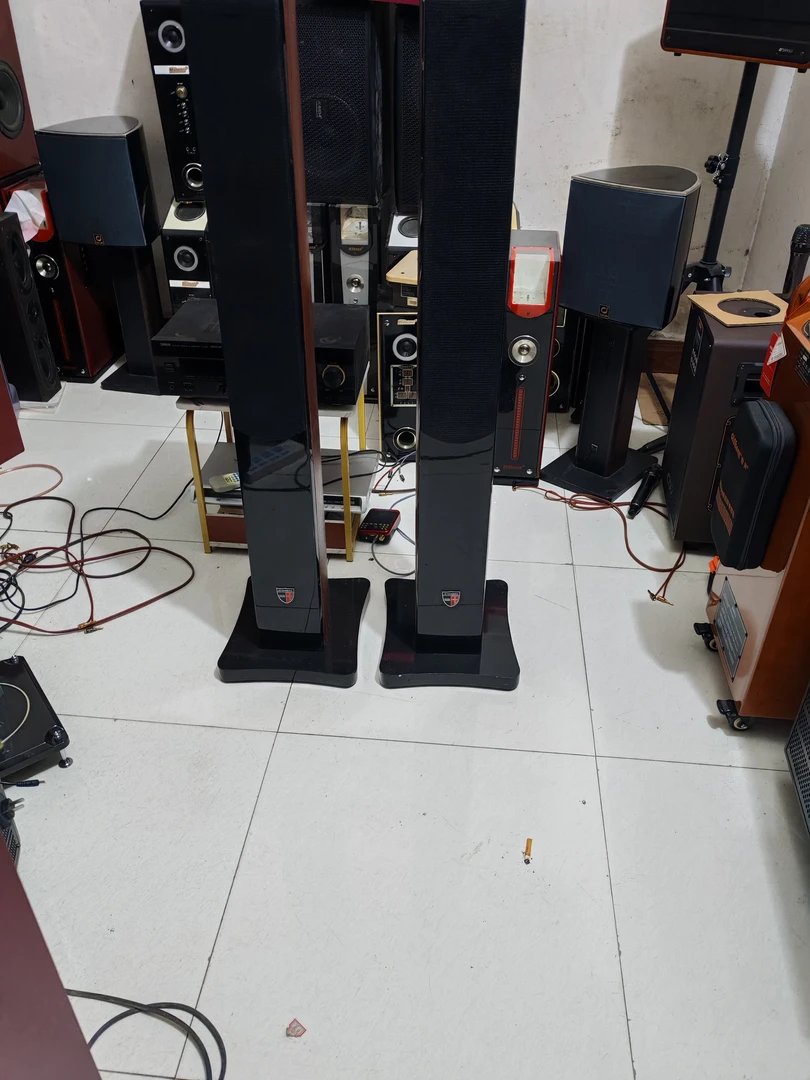 丹麦之声落地音箱高度1米19，上面宽度是4.8下面宽度29厘米