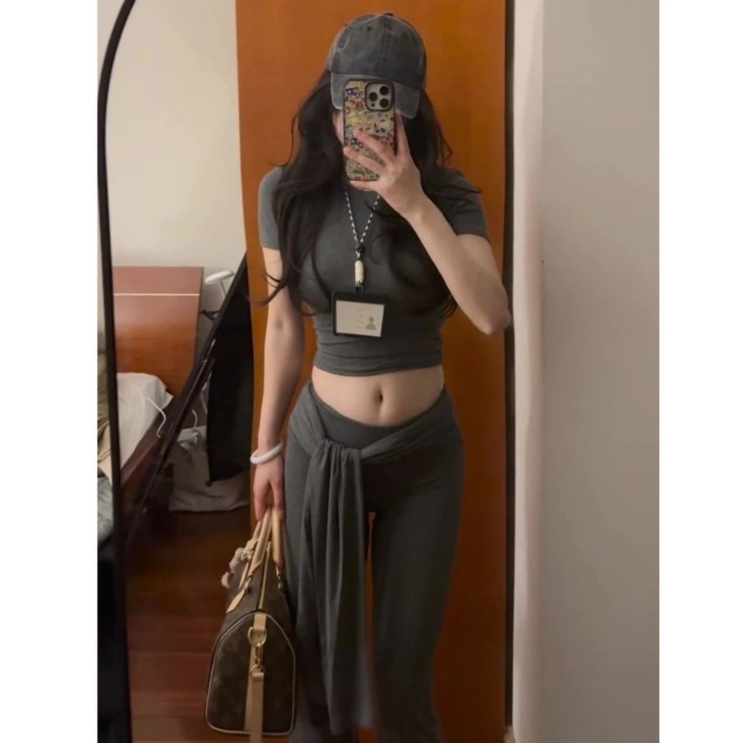 轻奢高级小众女装夏装时尚网红爆款洋气衣服莱赛尔面膜感御姐套装