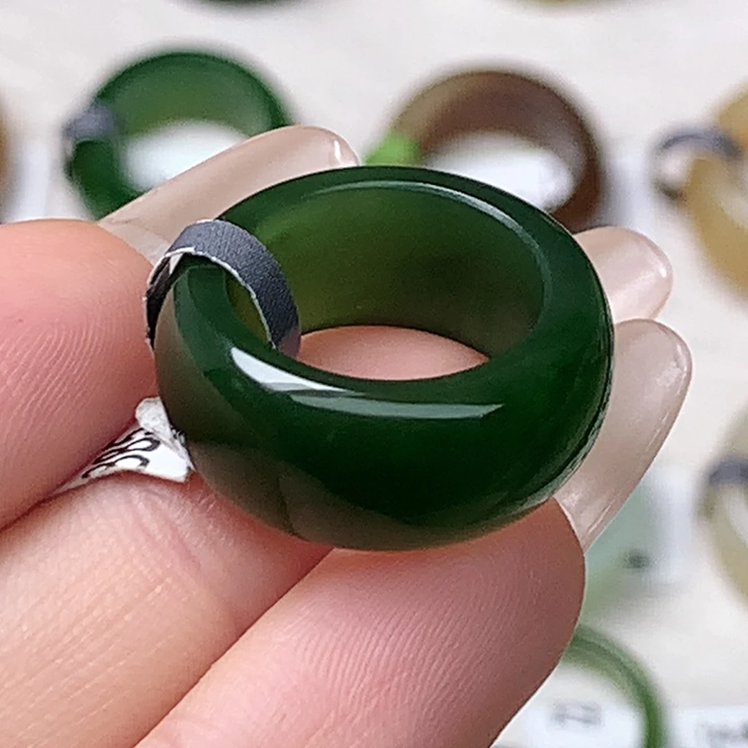 未镶嵌戒指和田玉