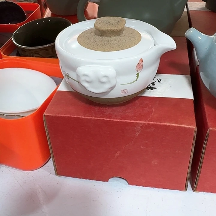 主人杯一个，瓷？？品茗