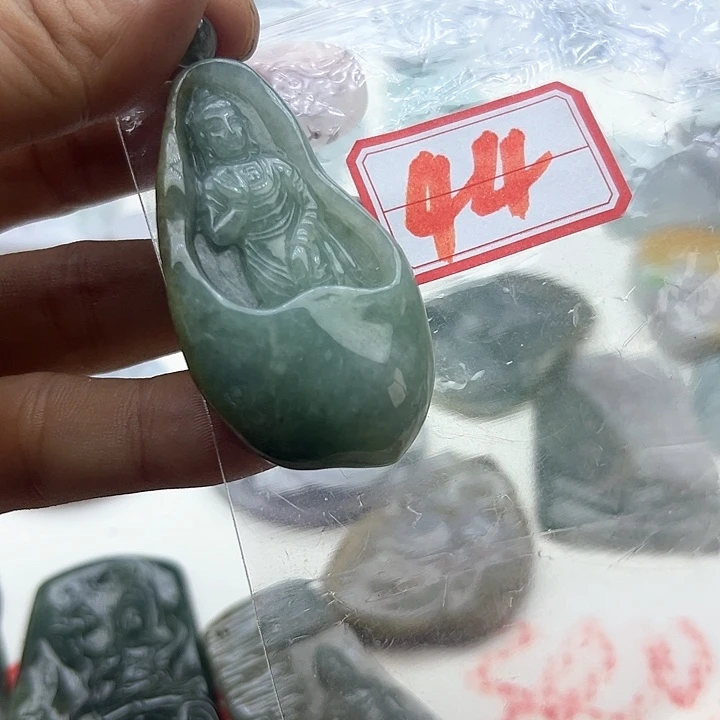 翡翠颈饰未镶嵌霄*