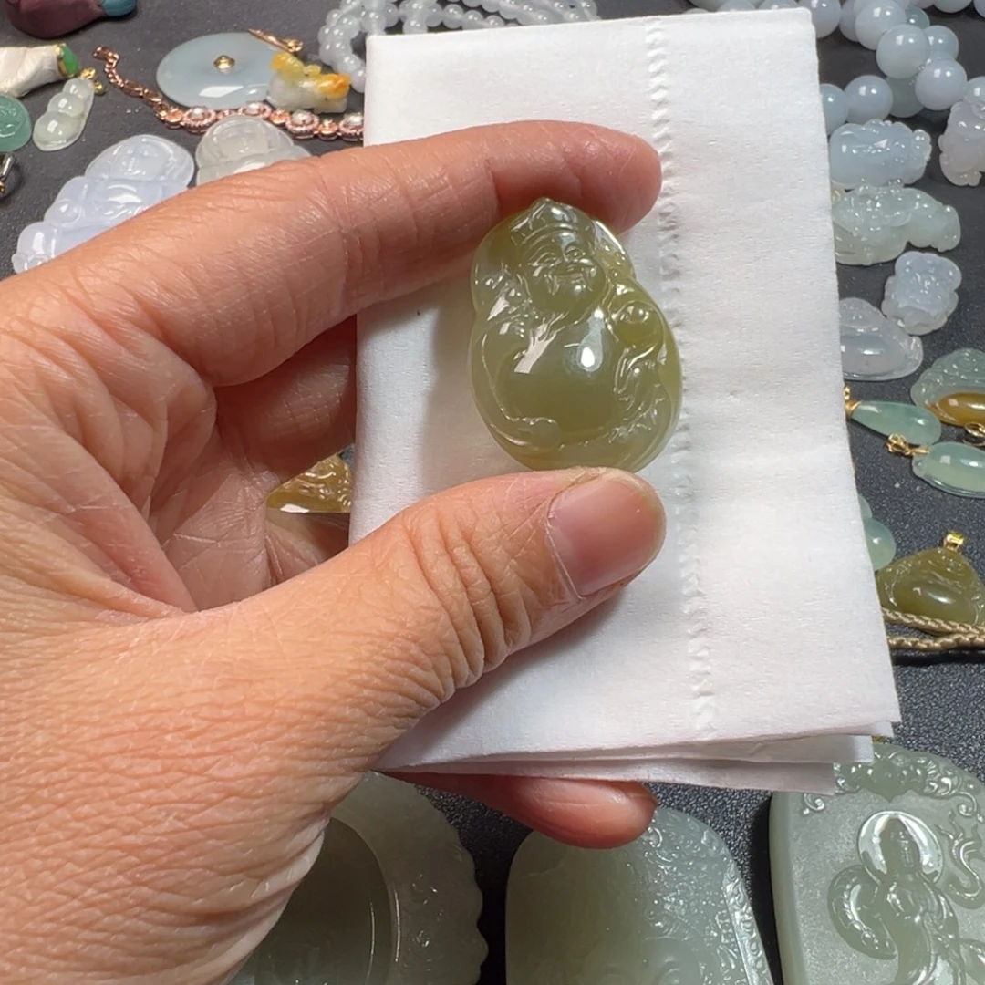 翡翠未镶嵌颈饰财神