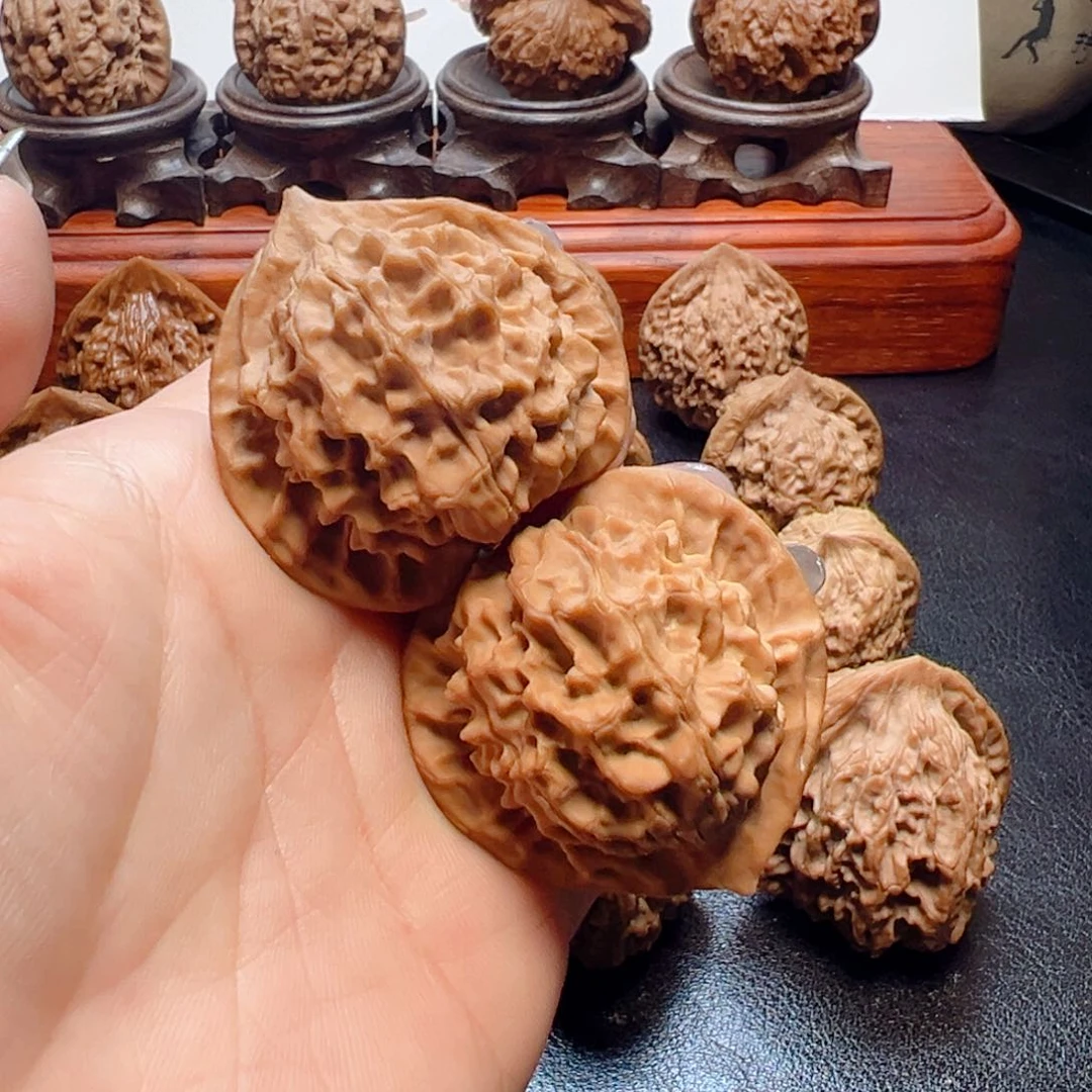 文玩核桃把件龙鳞王40