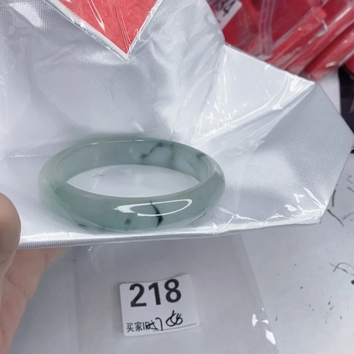 翡翠未镶嵌手镯一图一物实物为准（微瑕处理）