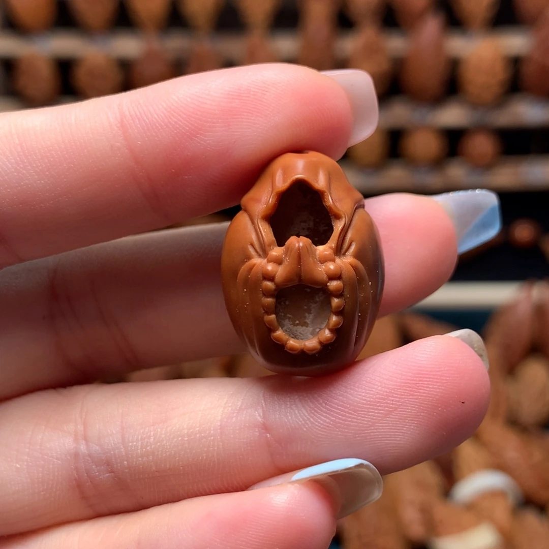 橄榄核把件镂空无相