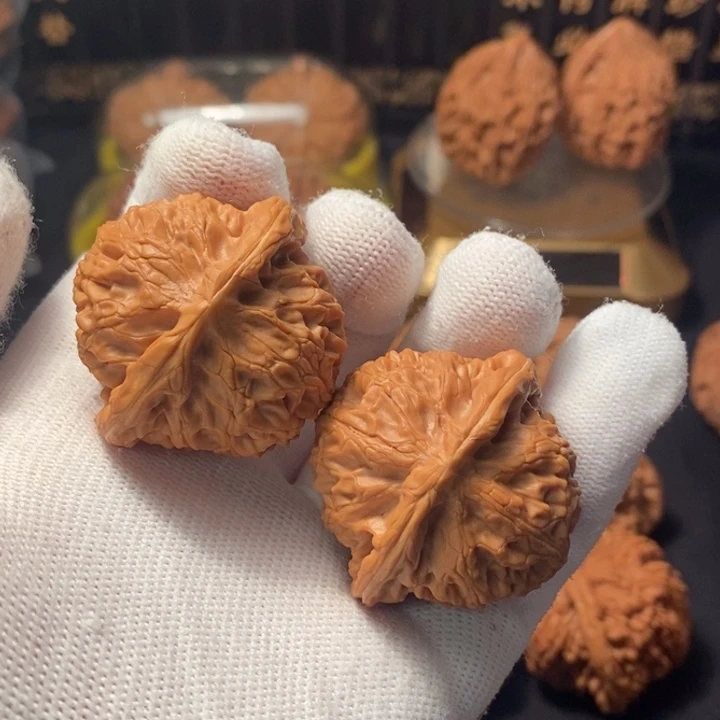 文玩核桃吊坠40宫灯