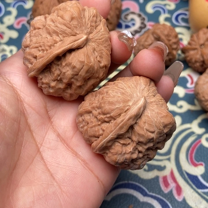 文玩核桃把件木*李一根筋