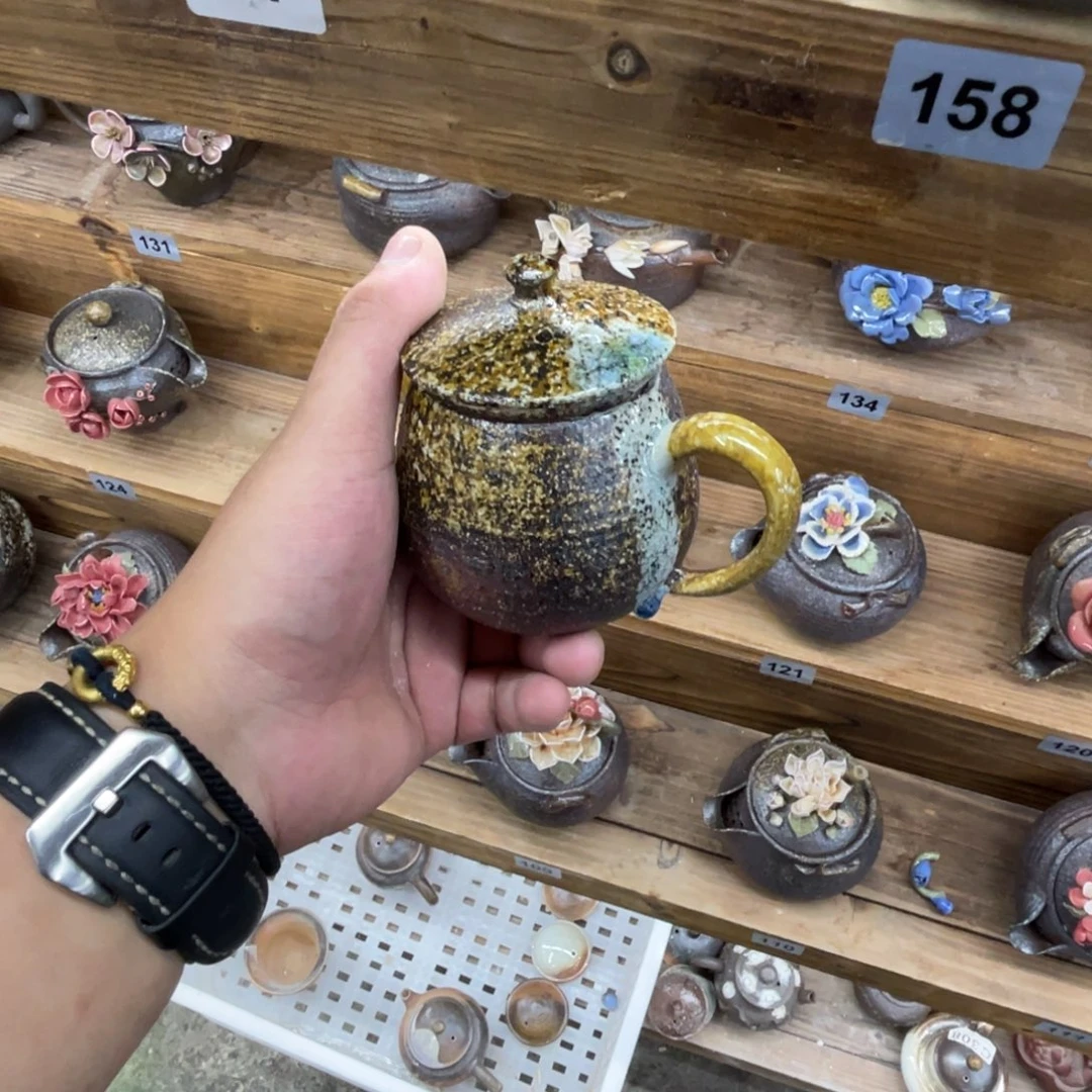 狼***道茶壶的颜色是白色