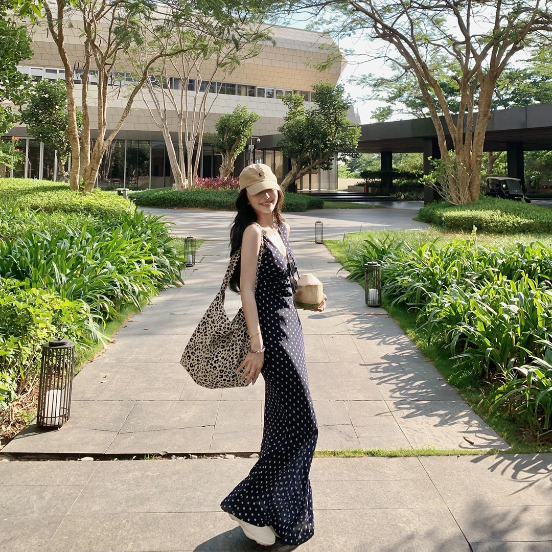 “Ins博主夏日裙”绝美度假vibe~100轻盈人丝V领纤细感收腰长裙！