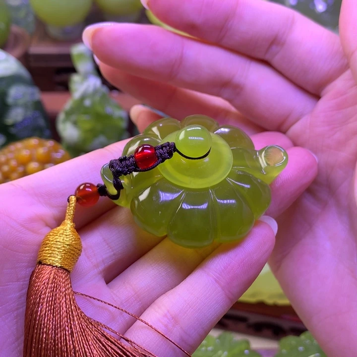 岫玉未镶嵌手把件