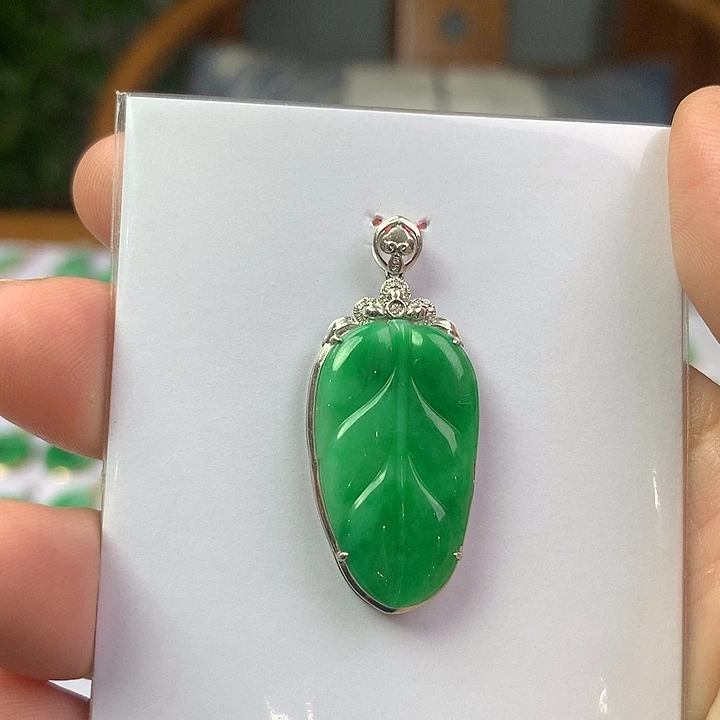 翡翠18K金镶嵌颈饰翡翠首饰