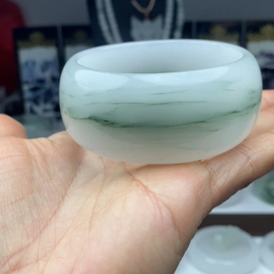 石英质玉(金丝玉)手镯未镶嵌