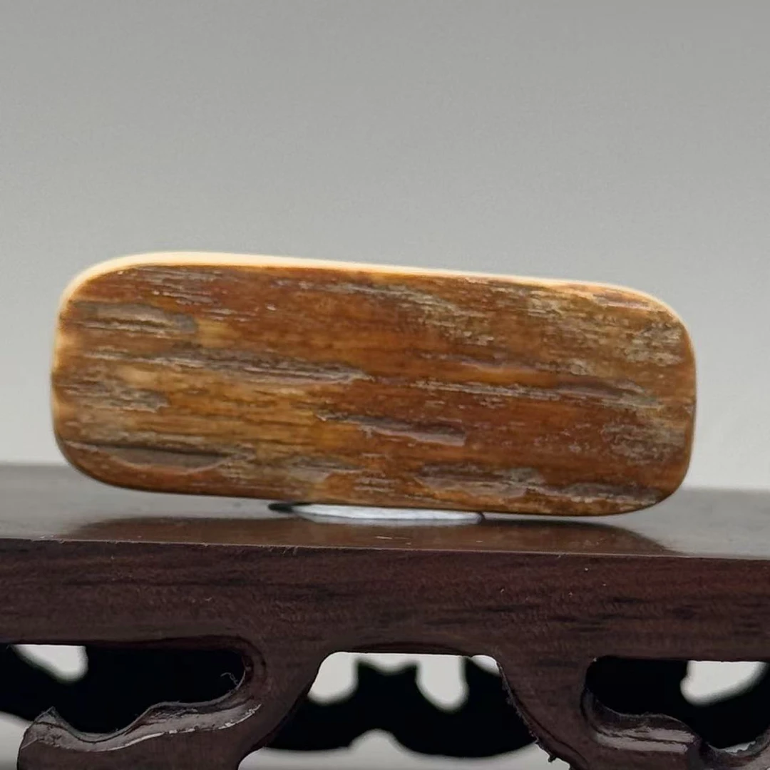 DEZHI/德志51*19*11mm15.6g无事牌吊坠天然猛犸牙C165