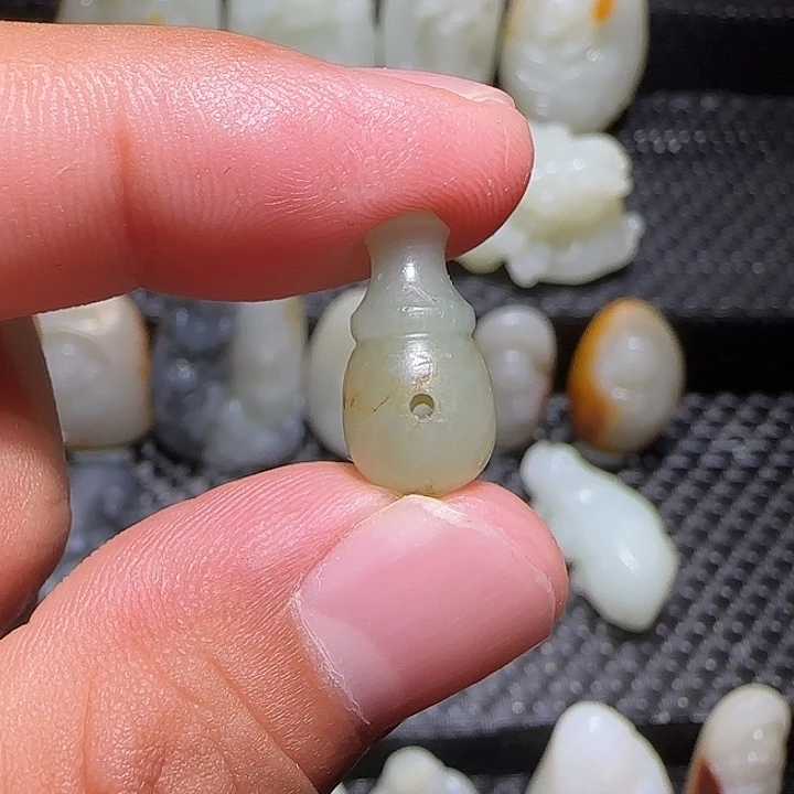 和田玉未镶嵌吊坠(不含链)