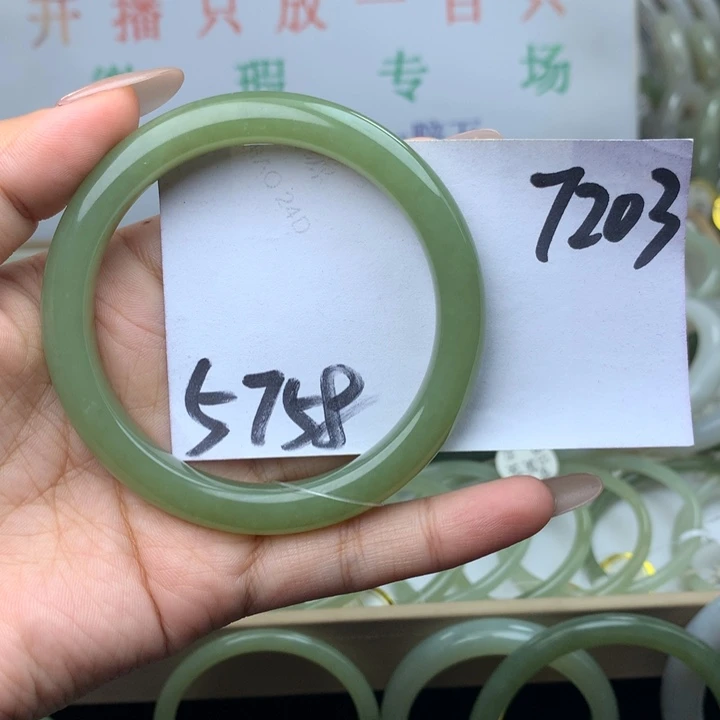 未镶嵌手镯和田玉