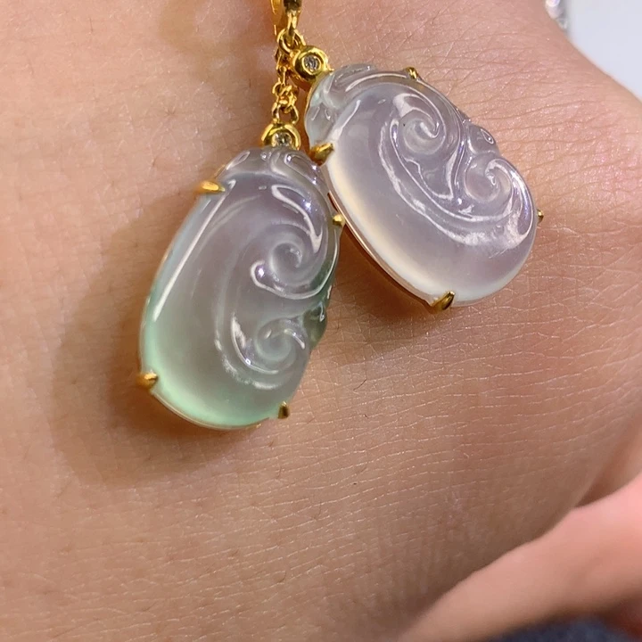 翡翠18K金镶嵌颈饰翡翠