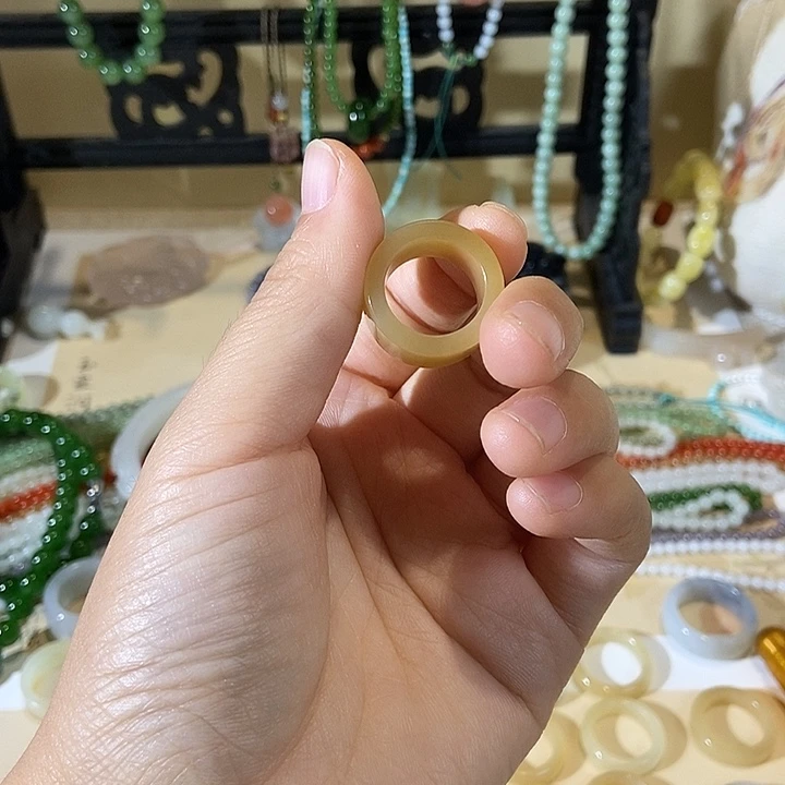 无***。未镶嵌和田玉（糖玉）挂件这个