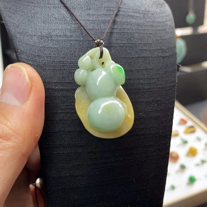 翡翠颈饰未镶嵌吊坠