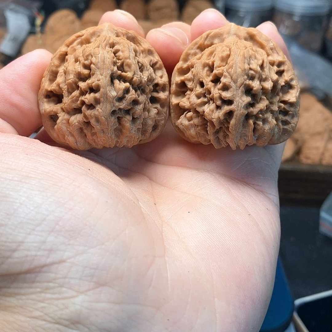 飞***狐1文玩核桃南疆石40-17