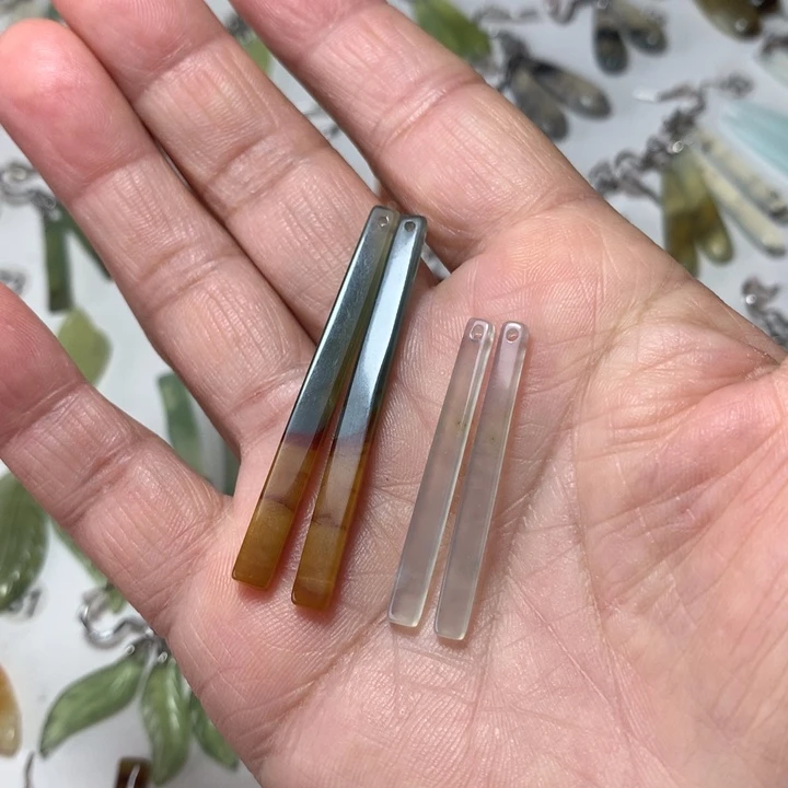 蛇纹石玉耳环未镶嵌