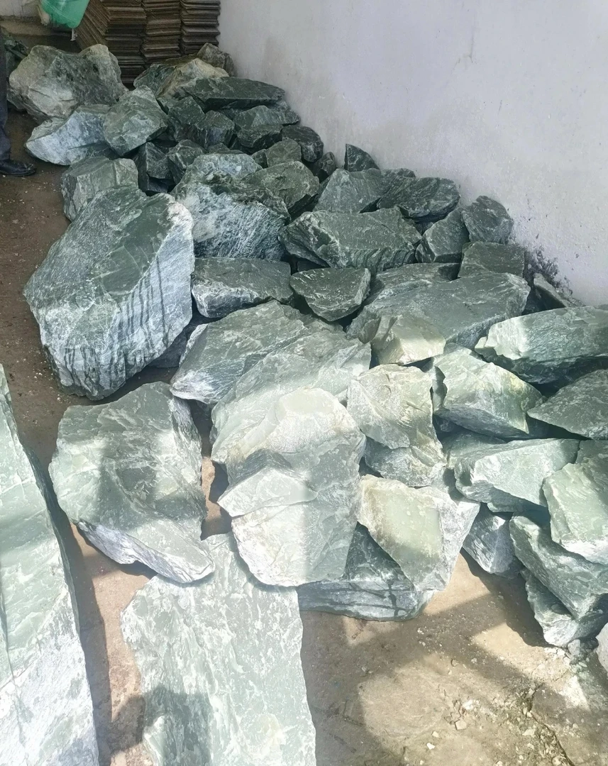 新疆和田山料原石