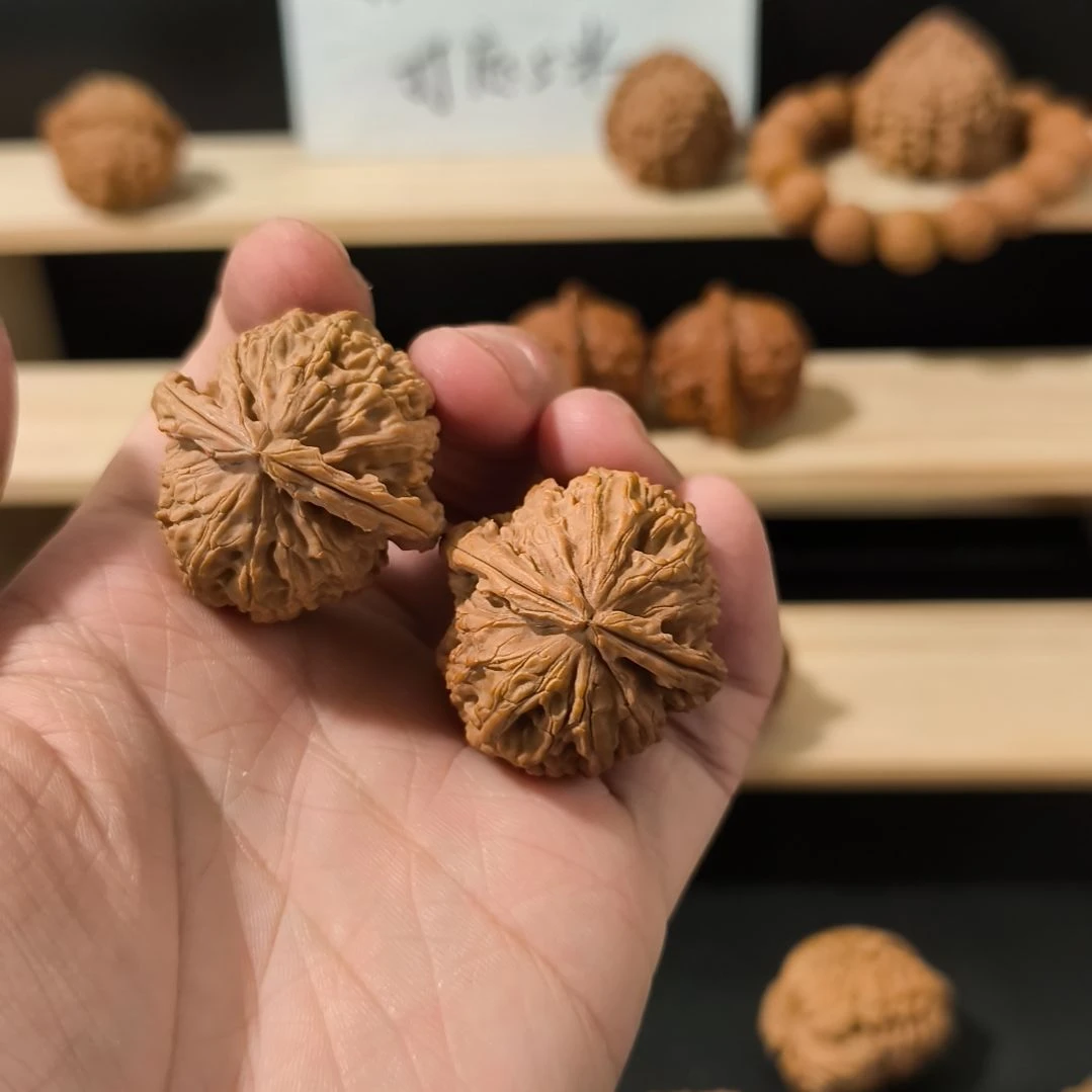 文玩核桃吊坠36+白狮子
