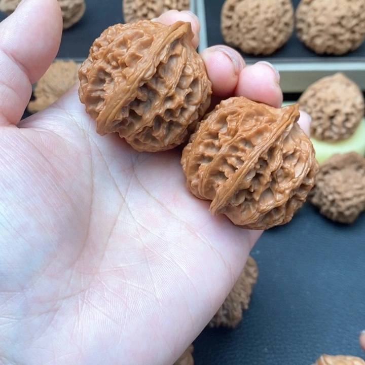 文玩核桃吊坠苹果园