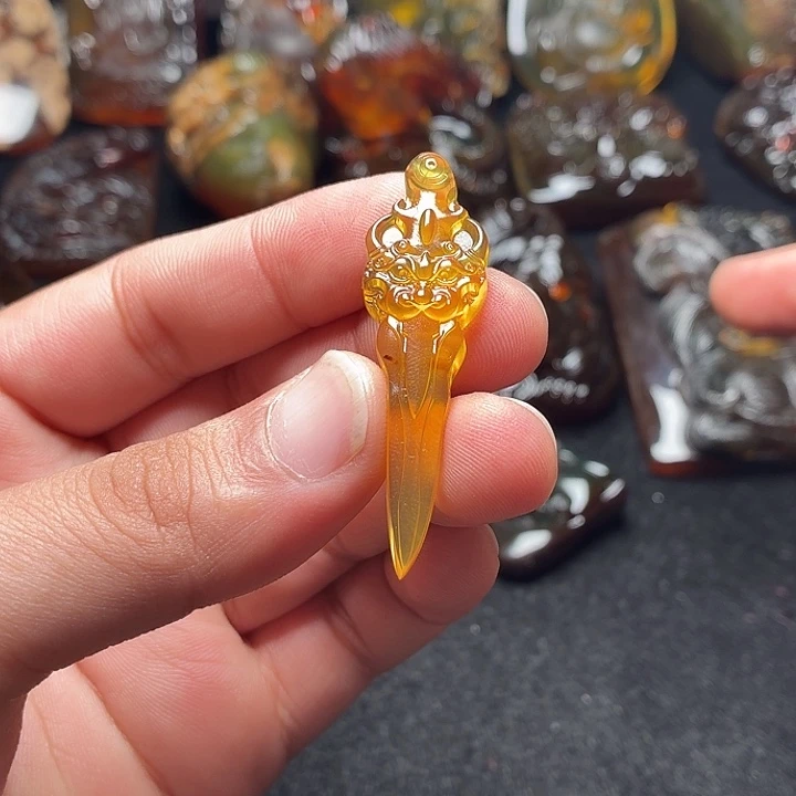 琥珀未镶嵌颈饰154