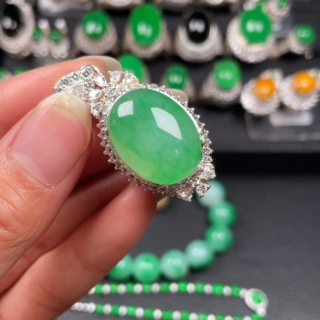 定制翡翠未镶嵌吊坠